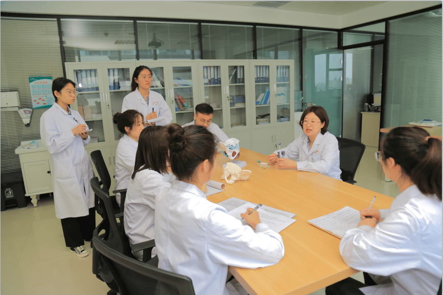 致敬榜样力量 | 劳模风采展示——记新乡市中心医院妇瘤科主任王倩青